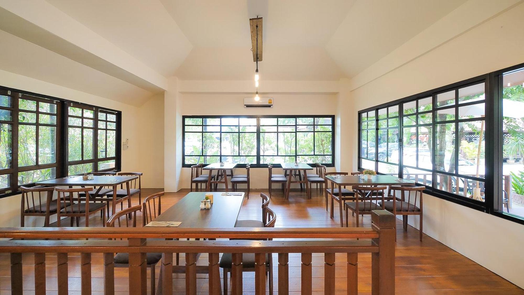 Siam Avari Hotel, Chiang Rai Extérieur photo