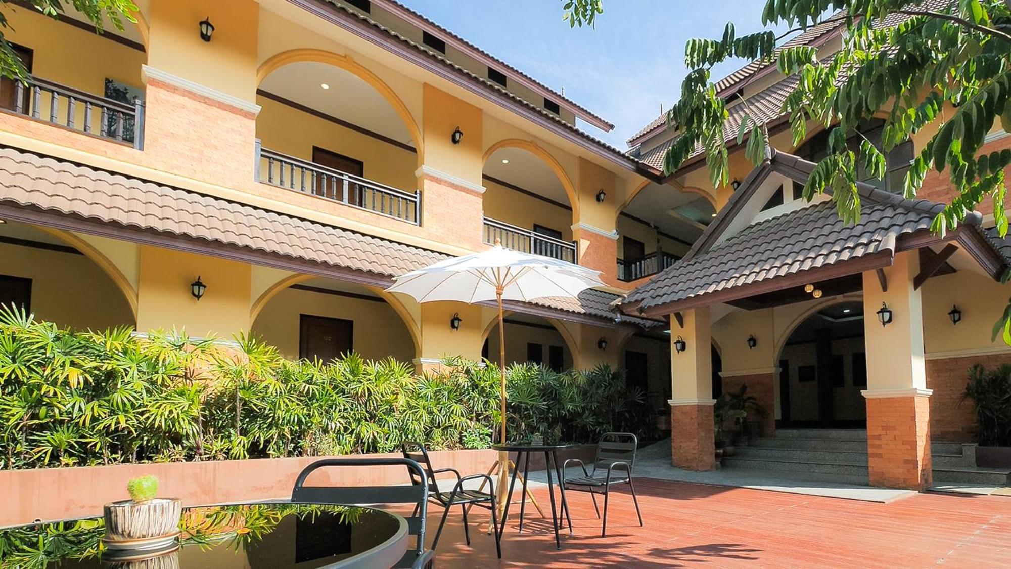 Siam Avari Hotel, Chiang Rai Extérieur photo