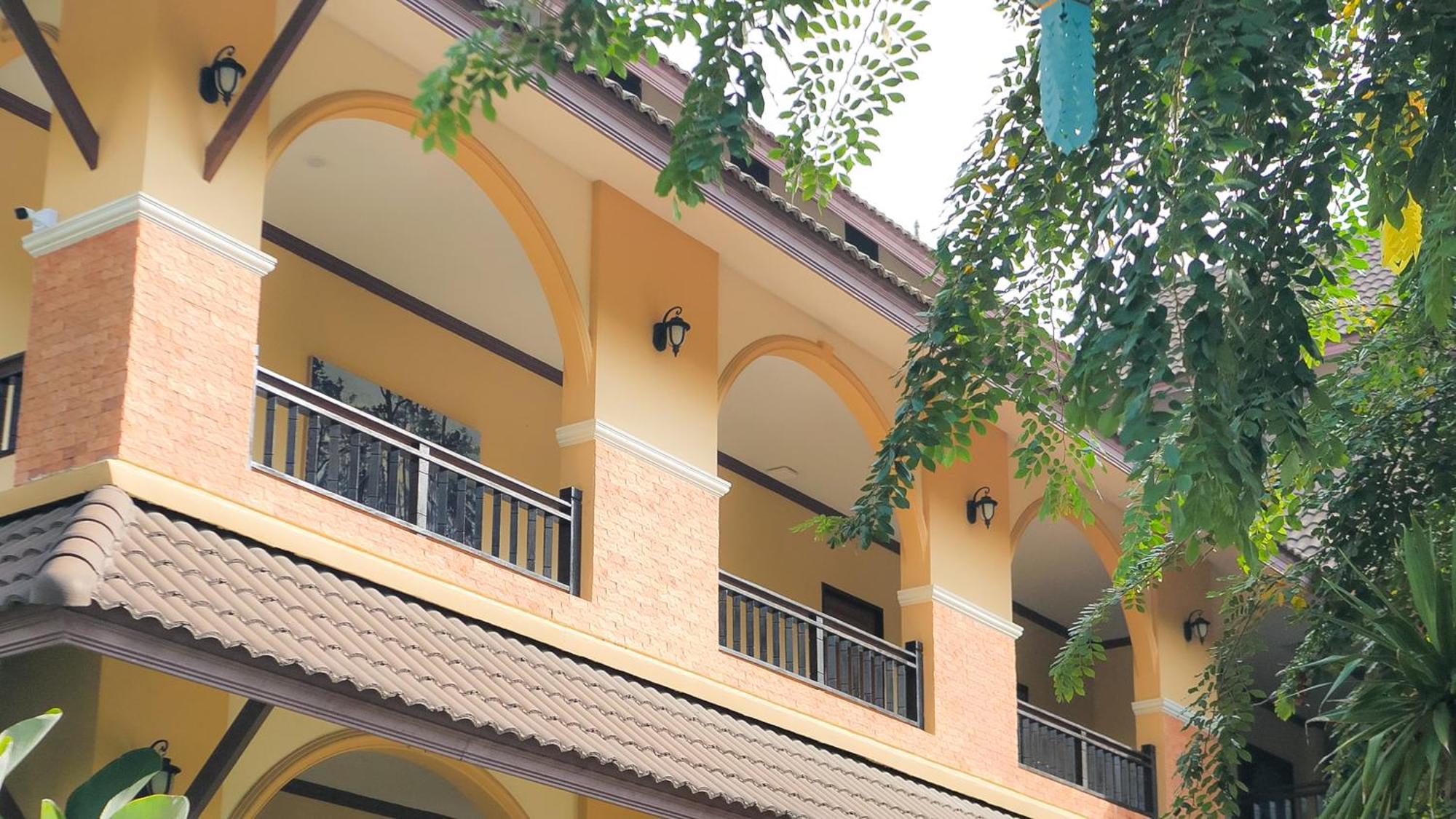 Siam Avari Hotel, Chiang Rai Extérieur photo